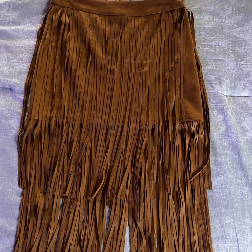 Brown suede fringe skirt. New with tag. Size medium. Perfect for Fall.